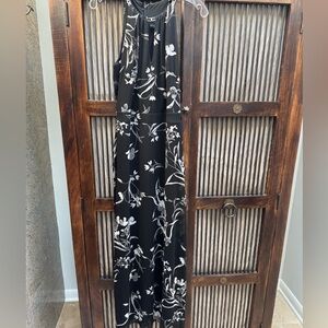 White House Black Market Black and White Maxi Dress -Size 6